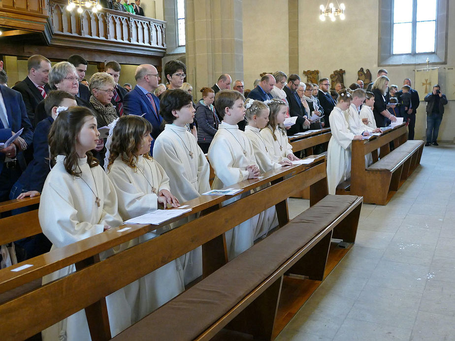 Feier der 1. Heiligen Kommunion in Sankt Crescentius (Foto: Karl-Franz Thiede)